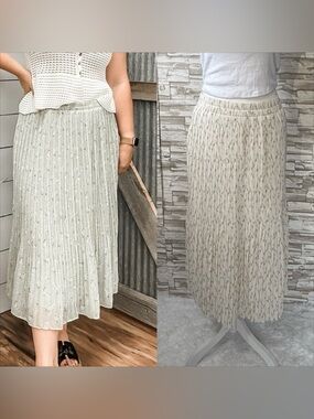 DAZY Small Light Cream Pleated Floral Midi Skirt